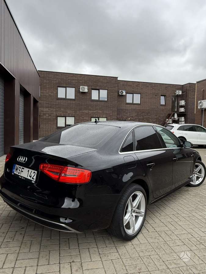 Audi A4, 2.0 l., Седан