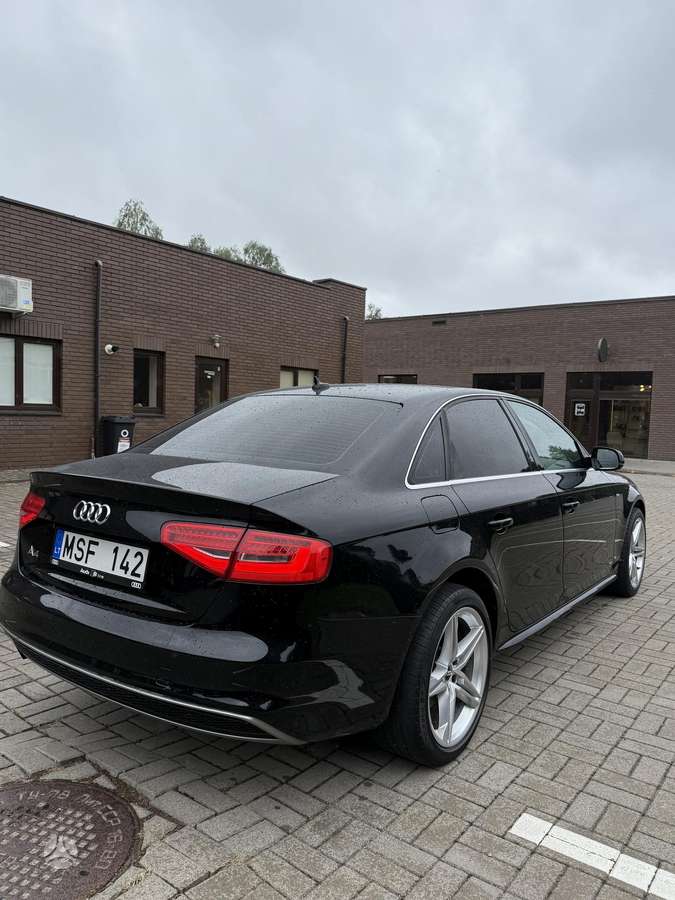 Audi A4, 2.0 l., Седан