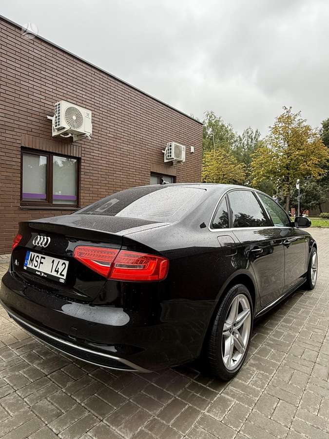 Audi A4, 2.0 l., Седан