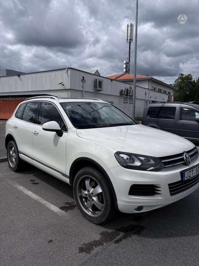 Volkswagen Touareg - 1