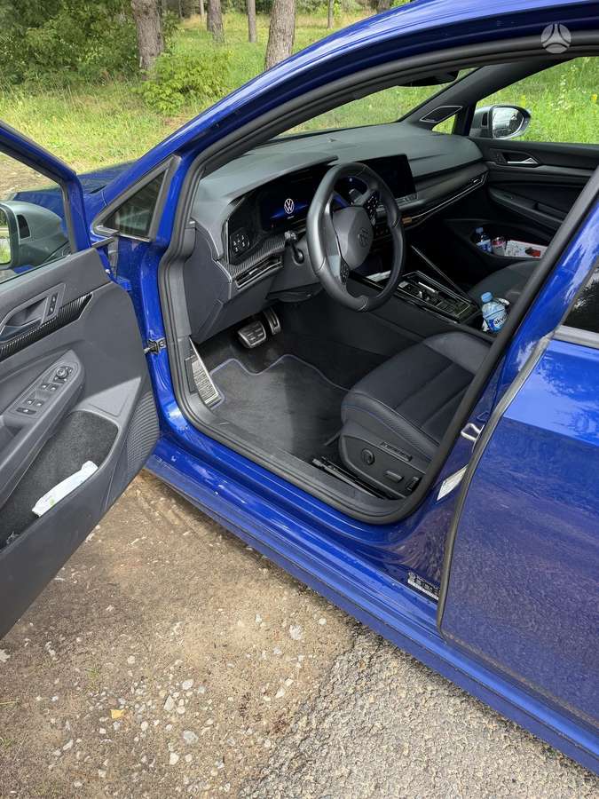 Volkswagen Golf - 8