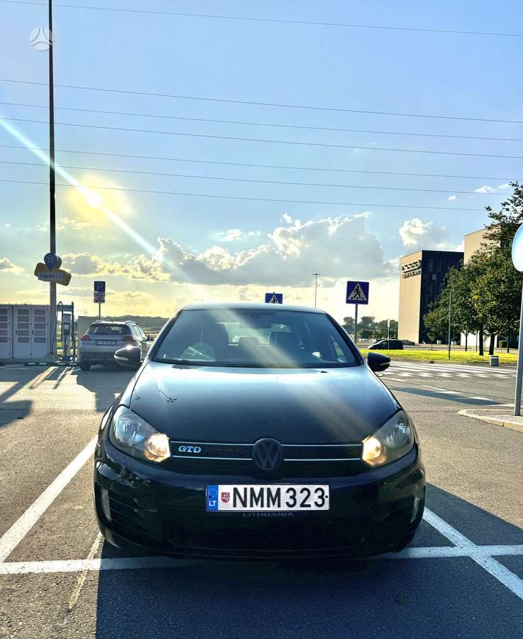 Volkswagen Golf - 2