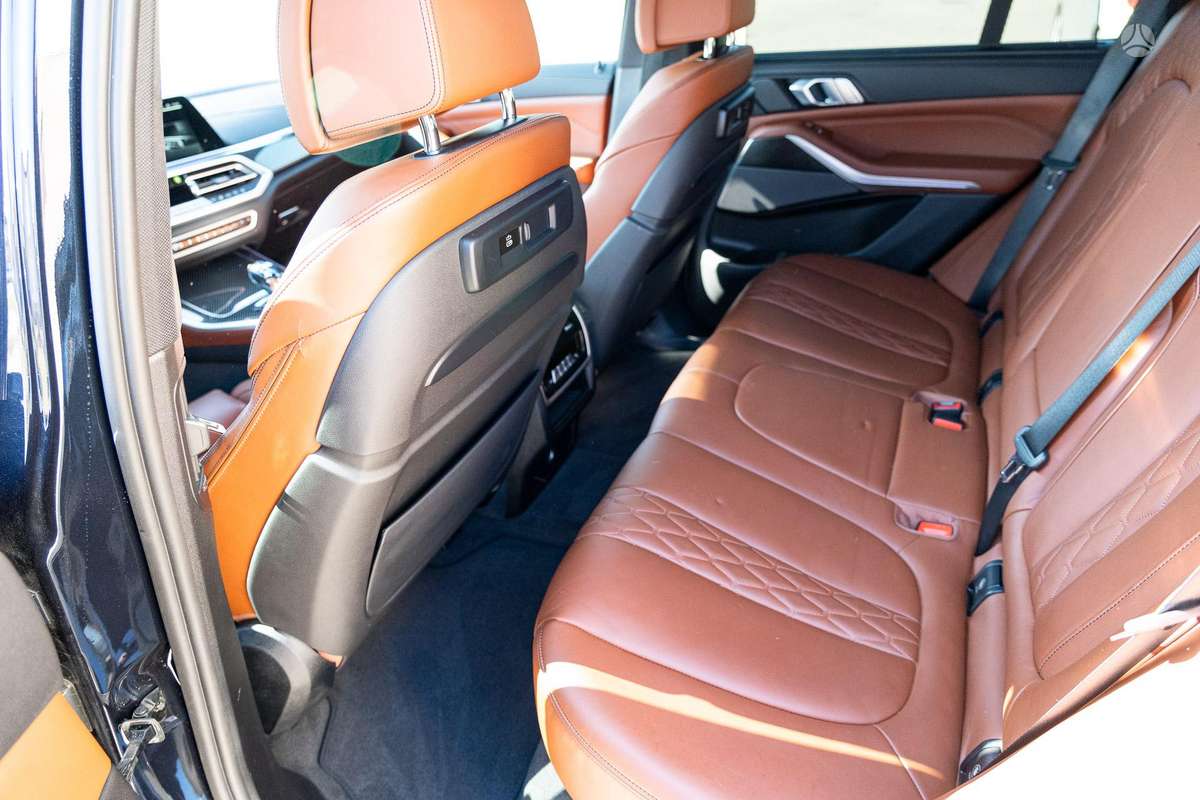 BMW X5, off-road / crossover