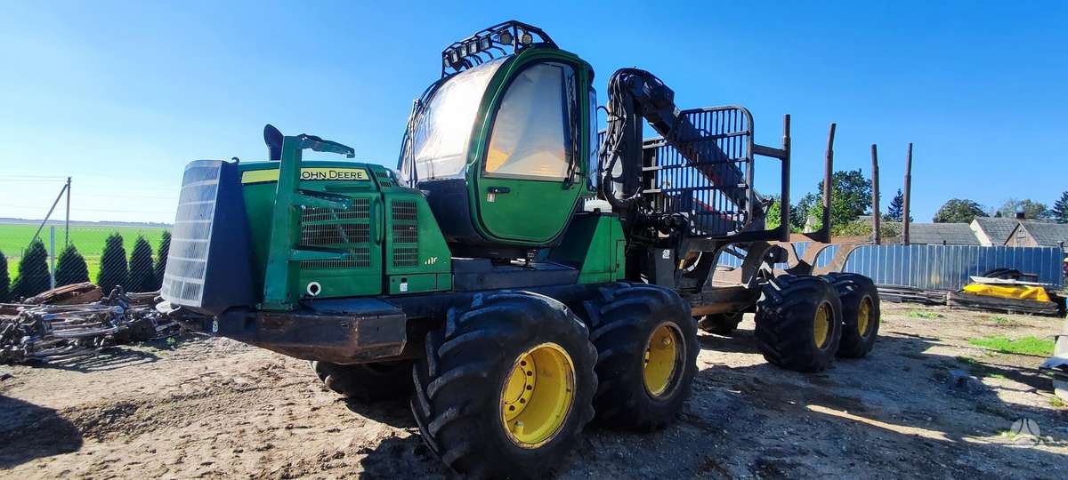 John Deere 1110e, forwarders
