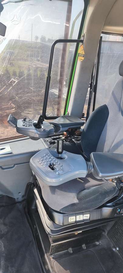 John Deere 1110e, форвардеры