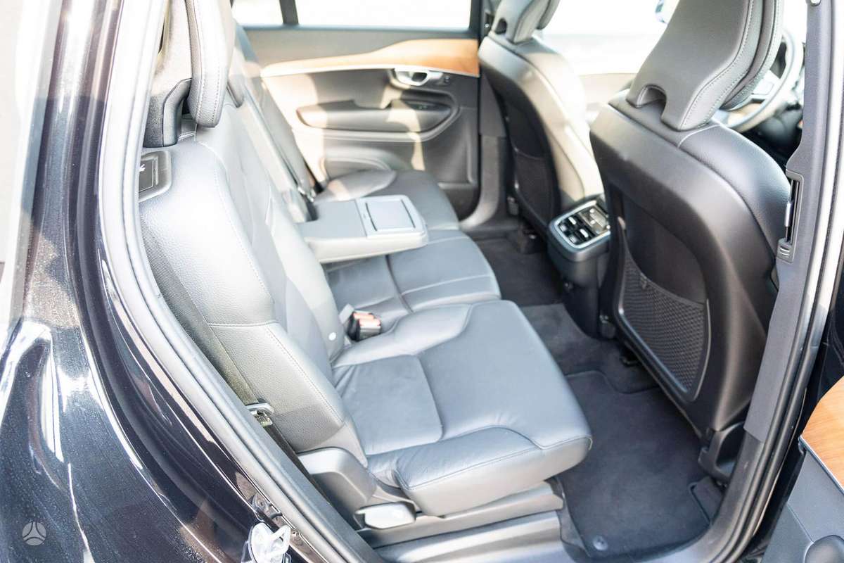 Volvo XC90 - 11