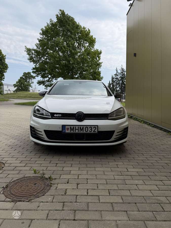 Volkswagen Golf - 2