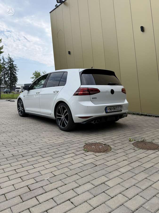 Volkswagen Golf - 4