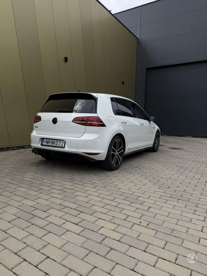 Volkswagen Golf - 6