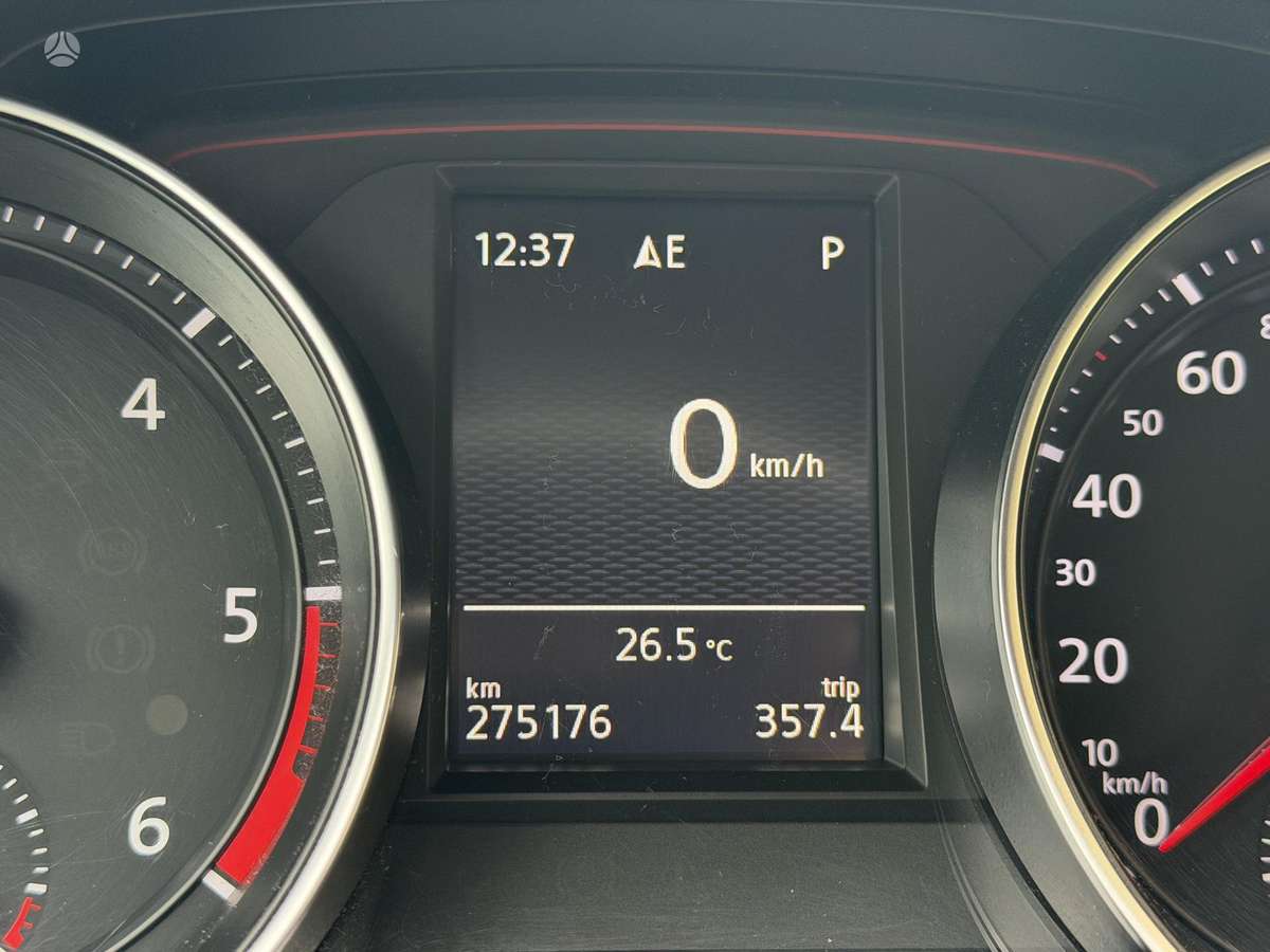 Volkswagen Golf - 10