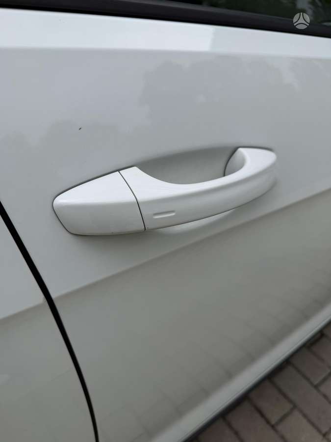 Volkswagen Golf - 11
