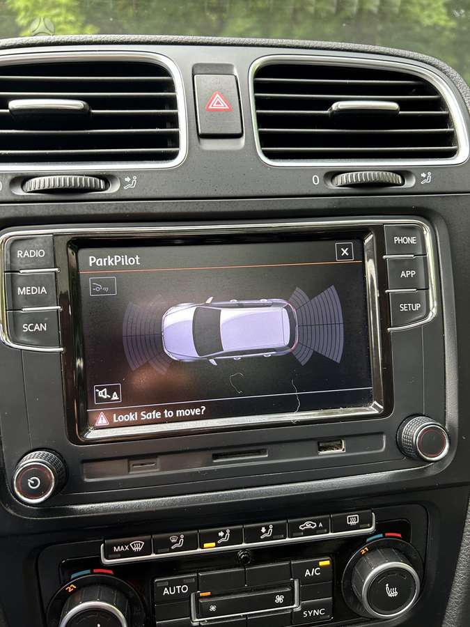 Volkswagen Golf - 6