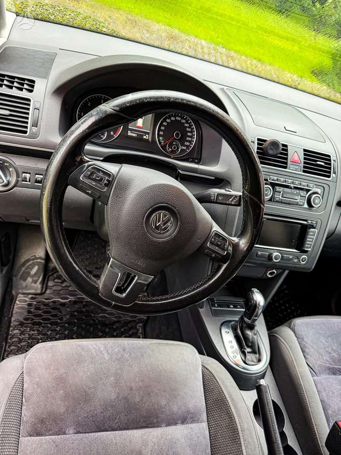Volkswagen Touran - 9