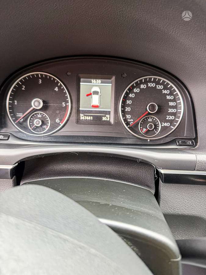 Volkswagen Touran - 10