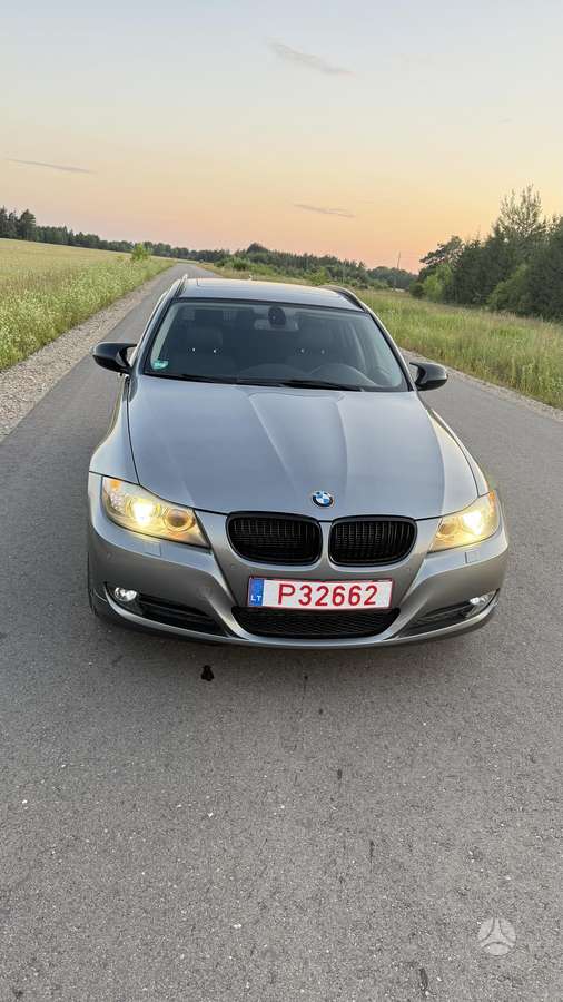 BMW 318, universalas
