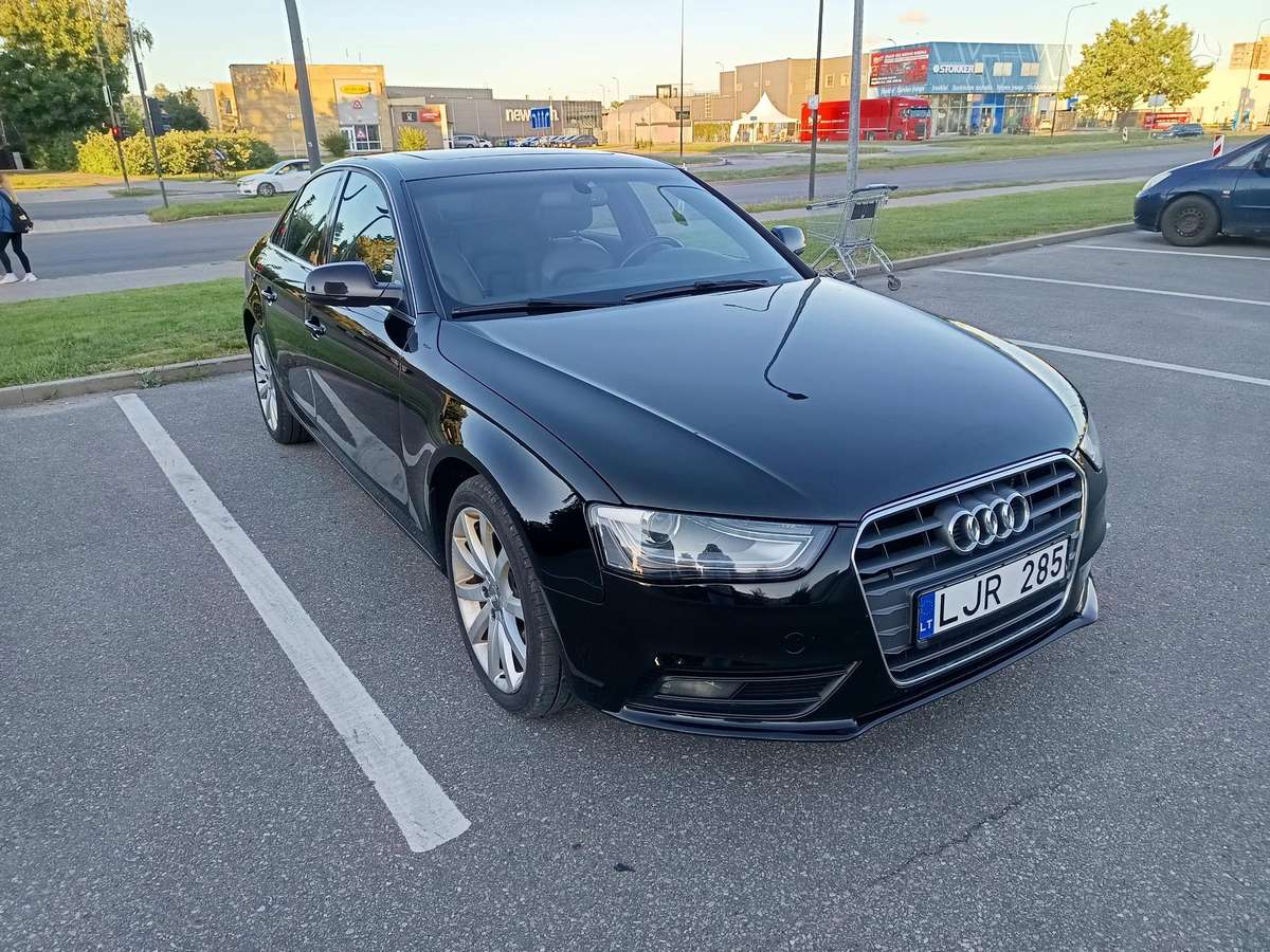 Audi A4, 2.0 l., Седан