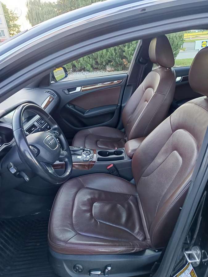 Audi A4, 2.0 l., Седан