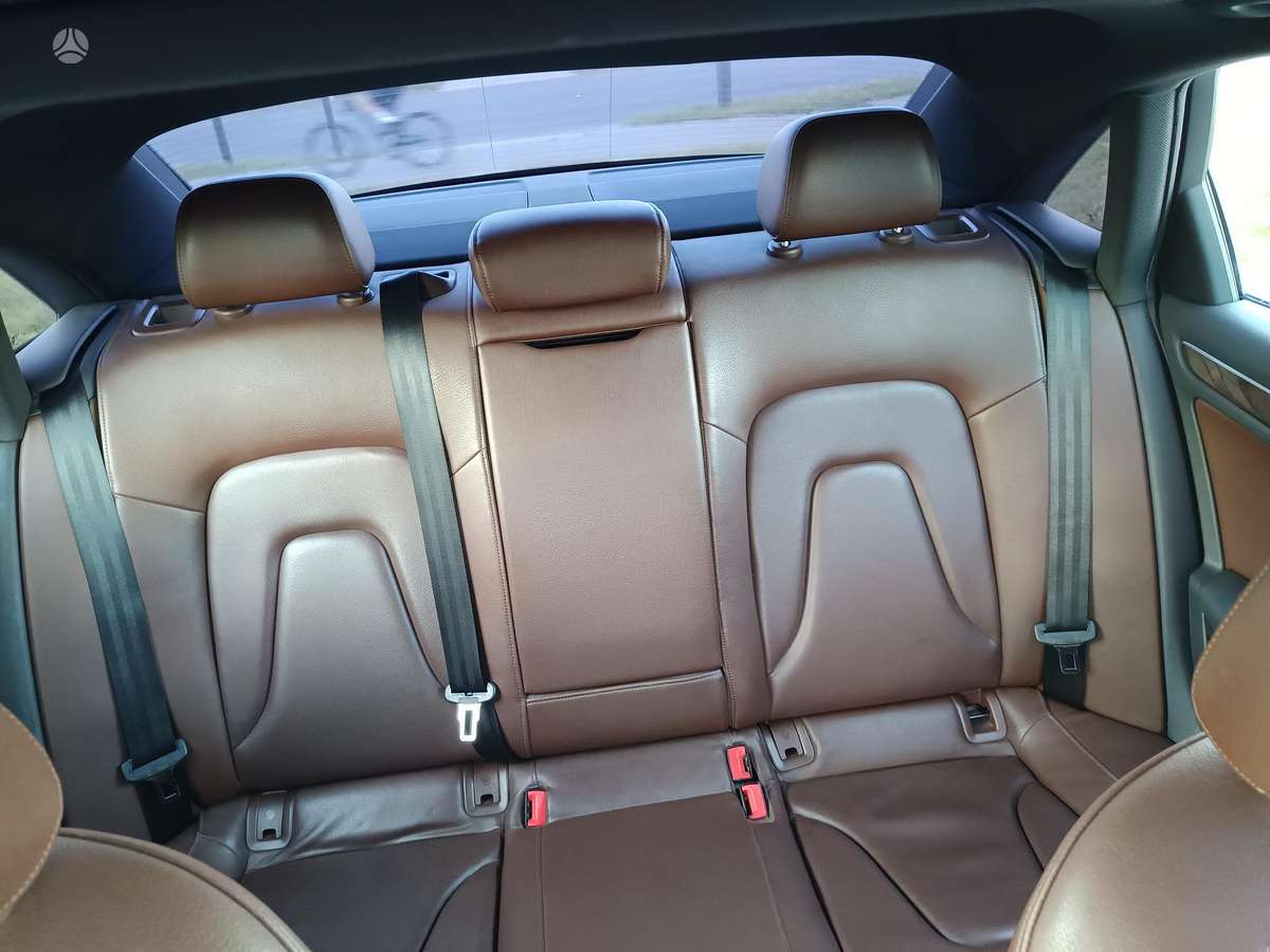 Audi A4, 2.0 l., Седан