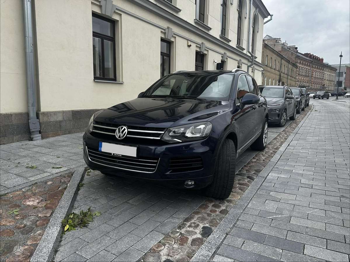 Volkswagen Touareg - 1