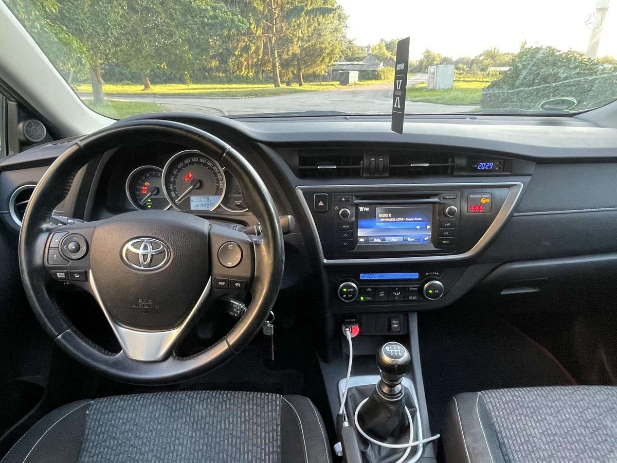 Toyota Auris, 1.3 l., Универсал