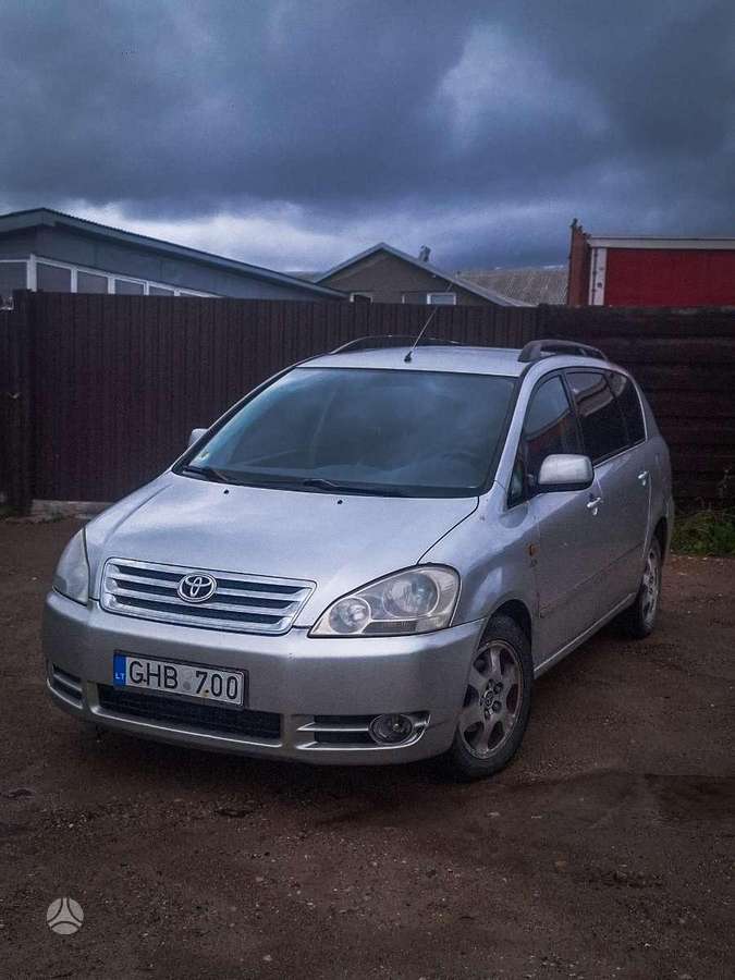 Toyota Avensis Verso - 2
