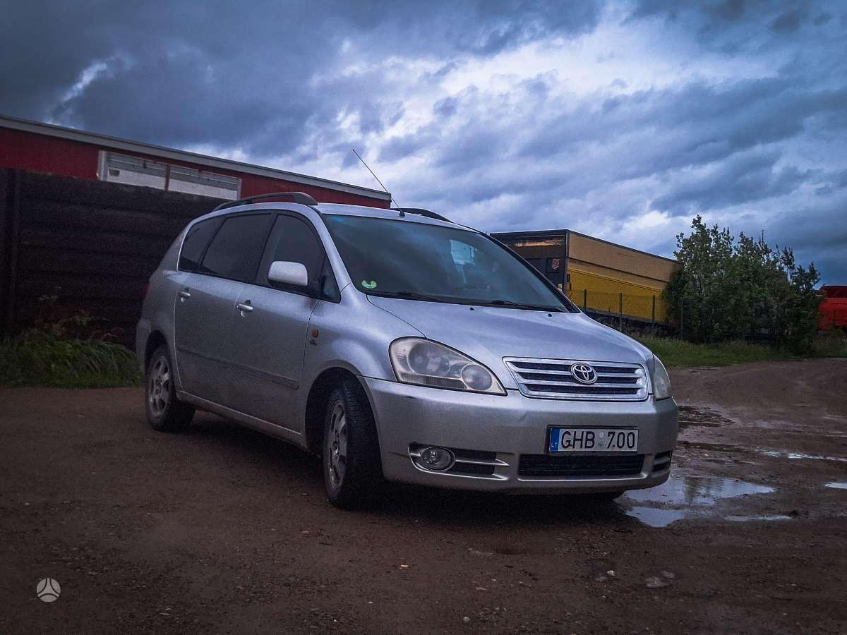 Toyota Avensis Verso - 3