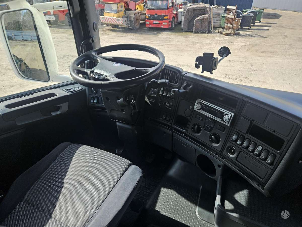 Scania R400, su kranu