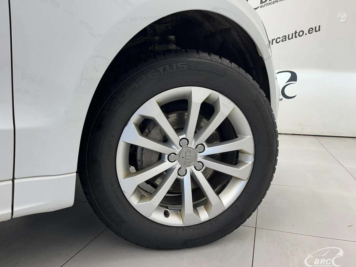 Audi Q5, 2.0 l., off-road / crossover