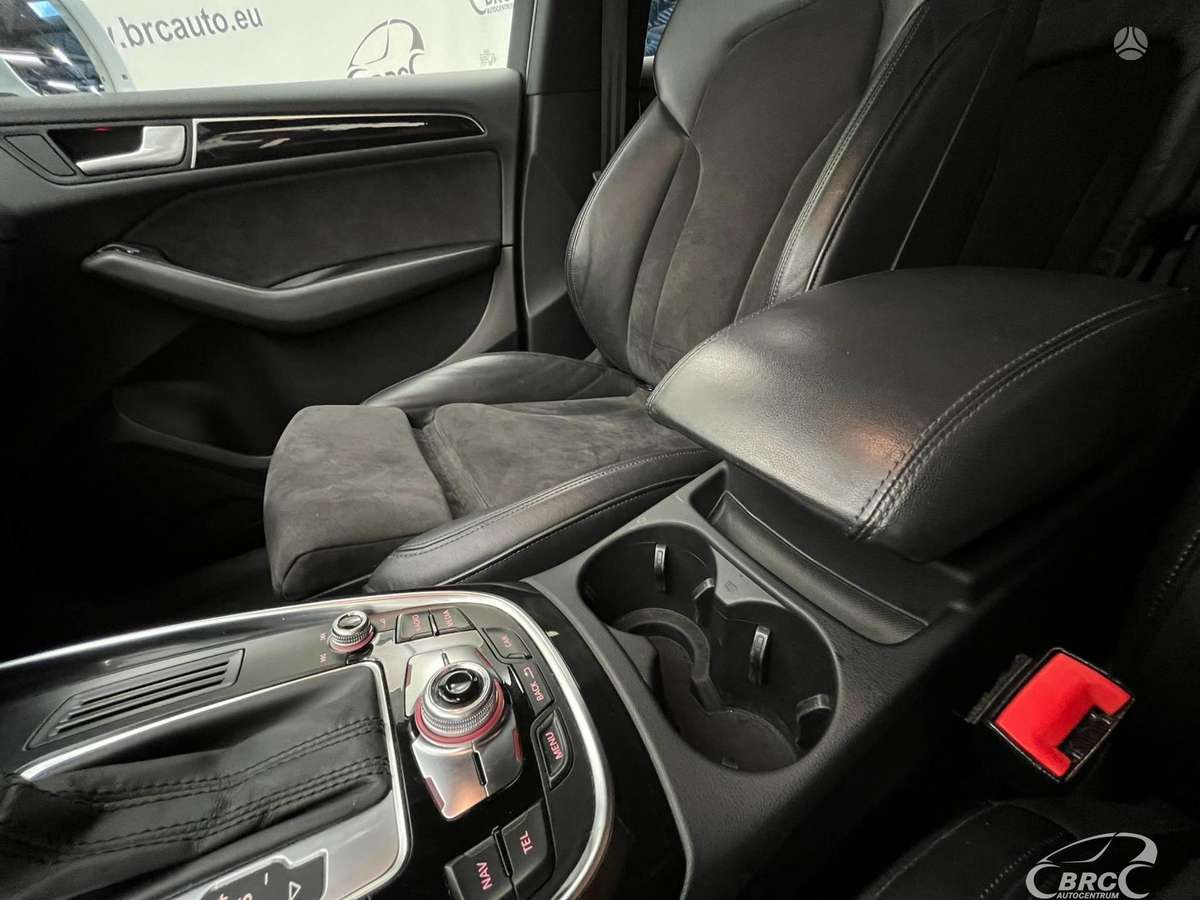 Audi Q5, 2.0 l., off-road / crossover