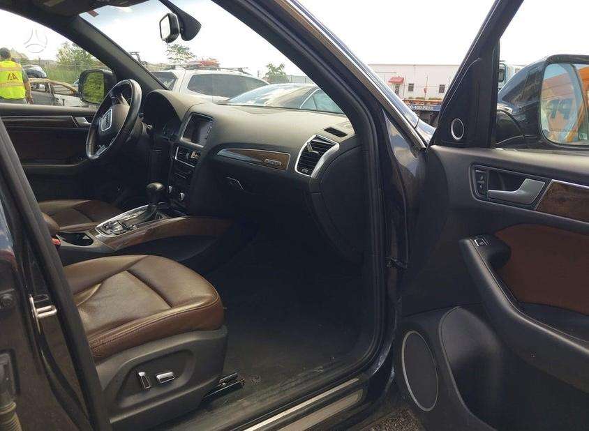 Audi Q5, 2.0 l., off-road / crossover