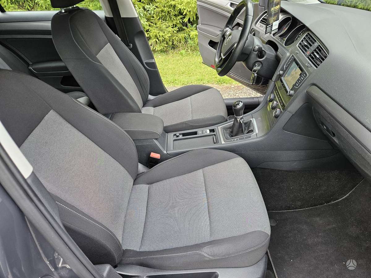 Volkswagen Golf - 10
