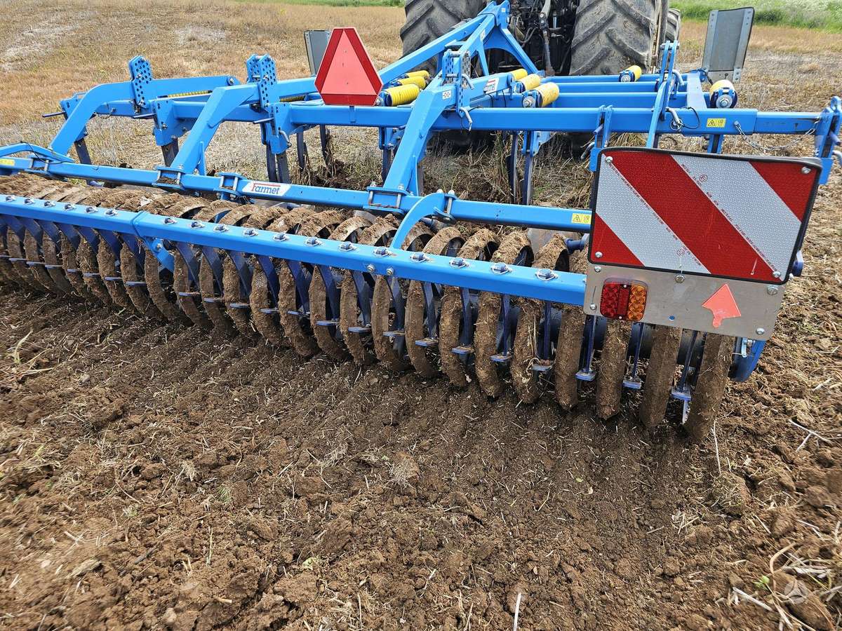 Farmet Triolent 400, žemės dirbimo / ruošimo technika