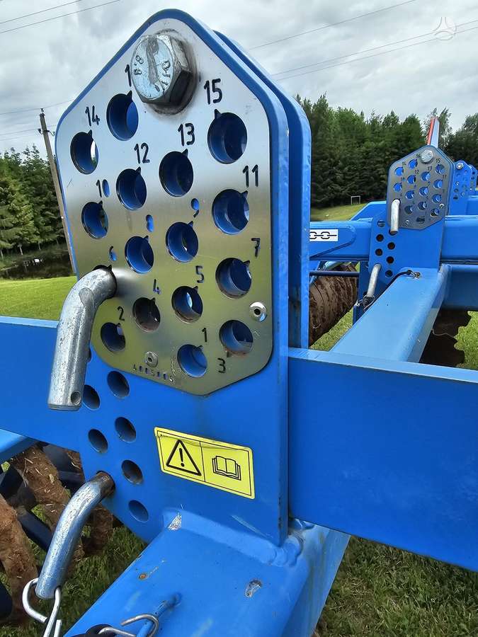Farmet Triolent 400, žemės dirbimo / ruošimo technika