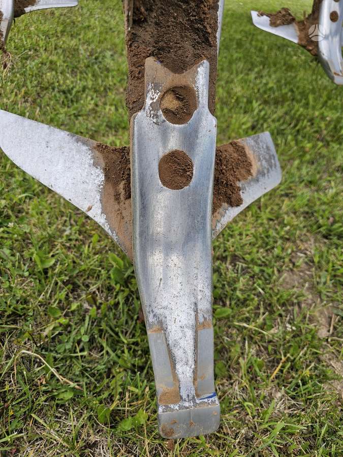 Farmet Triolent 400, žemės dirbimo / ruošimo technika