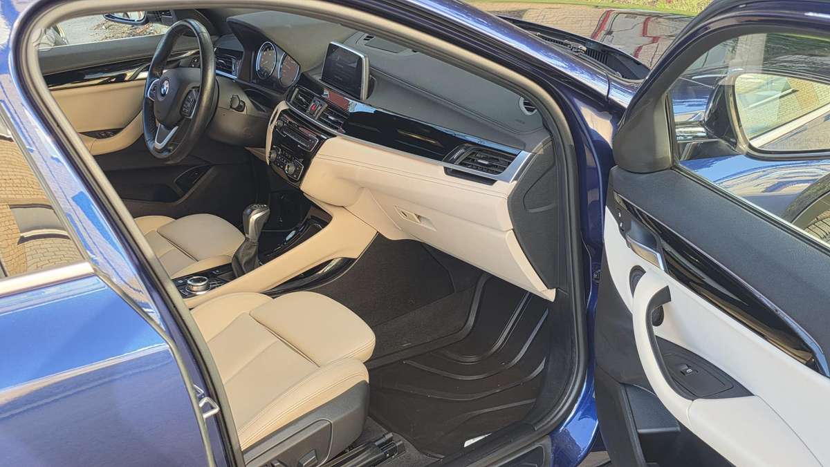 BMW X2, 2.0 l., off-road / crossover