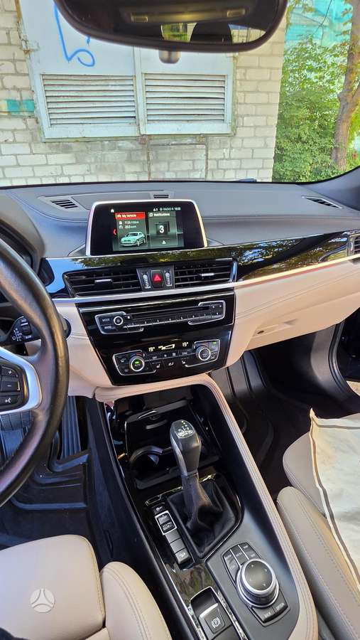 BMW X2, 2.0 l., off-road / crossover