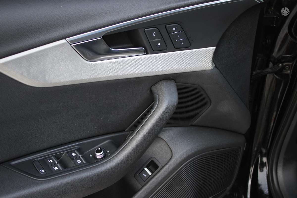 Audi A4, 2.0 l., Седан