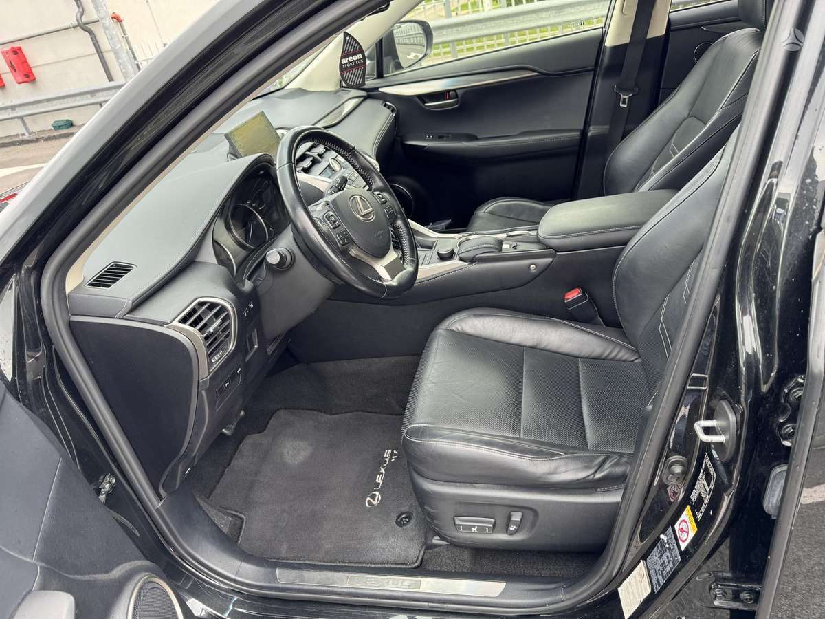 Lexus NX 300h, mpv / minivan