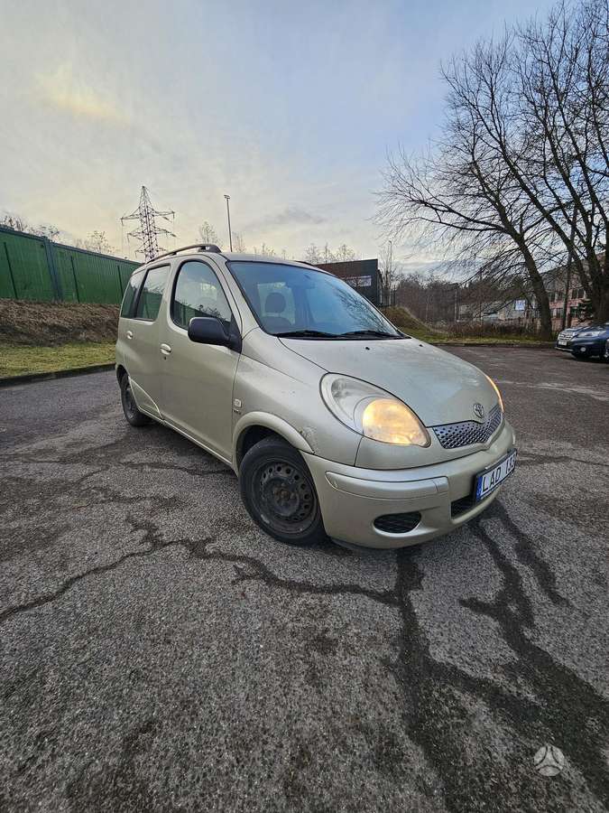 Toyota Yaris Verso - 1