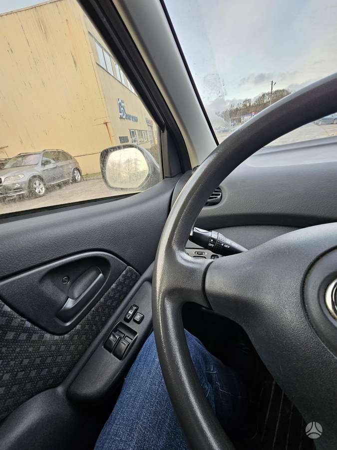 Toyota Yaris Verso - 3