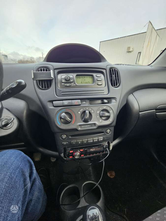 Toyota Yaris Verso - 4