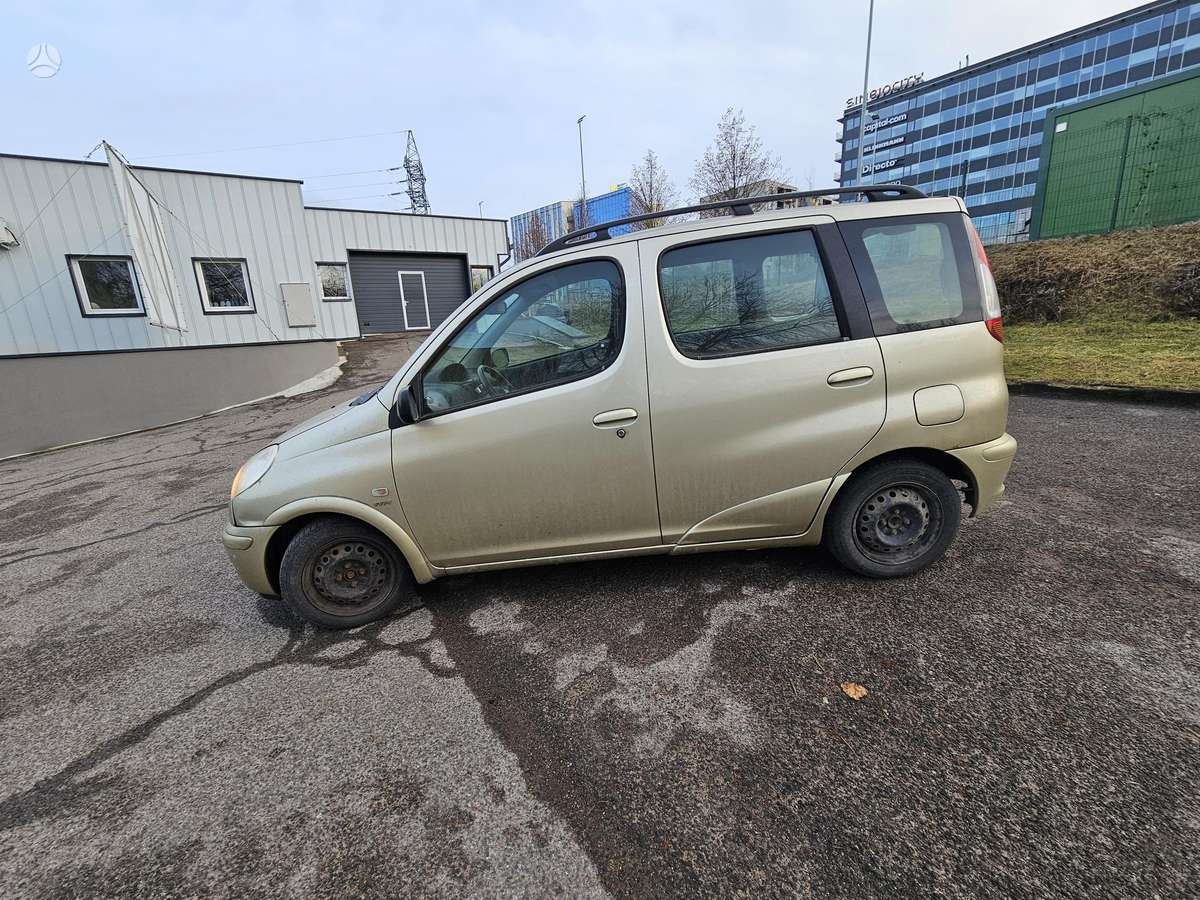 Toyota Yaris Verso - 5