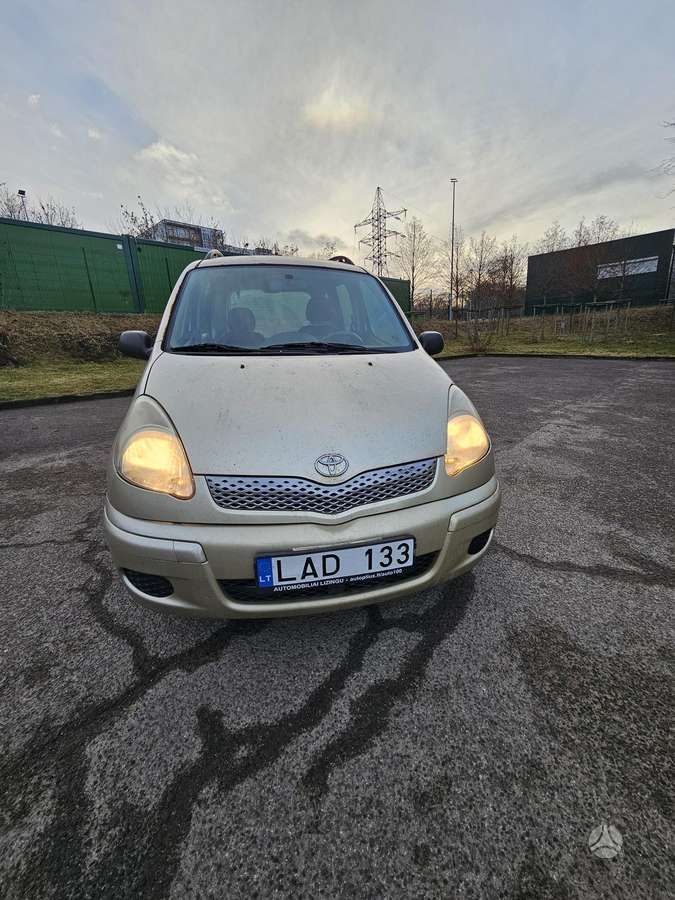Toyota Yaris Verso - 10