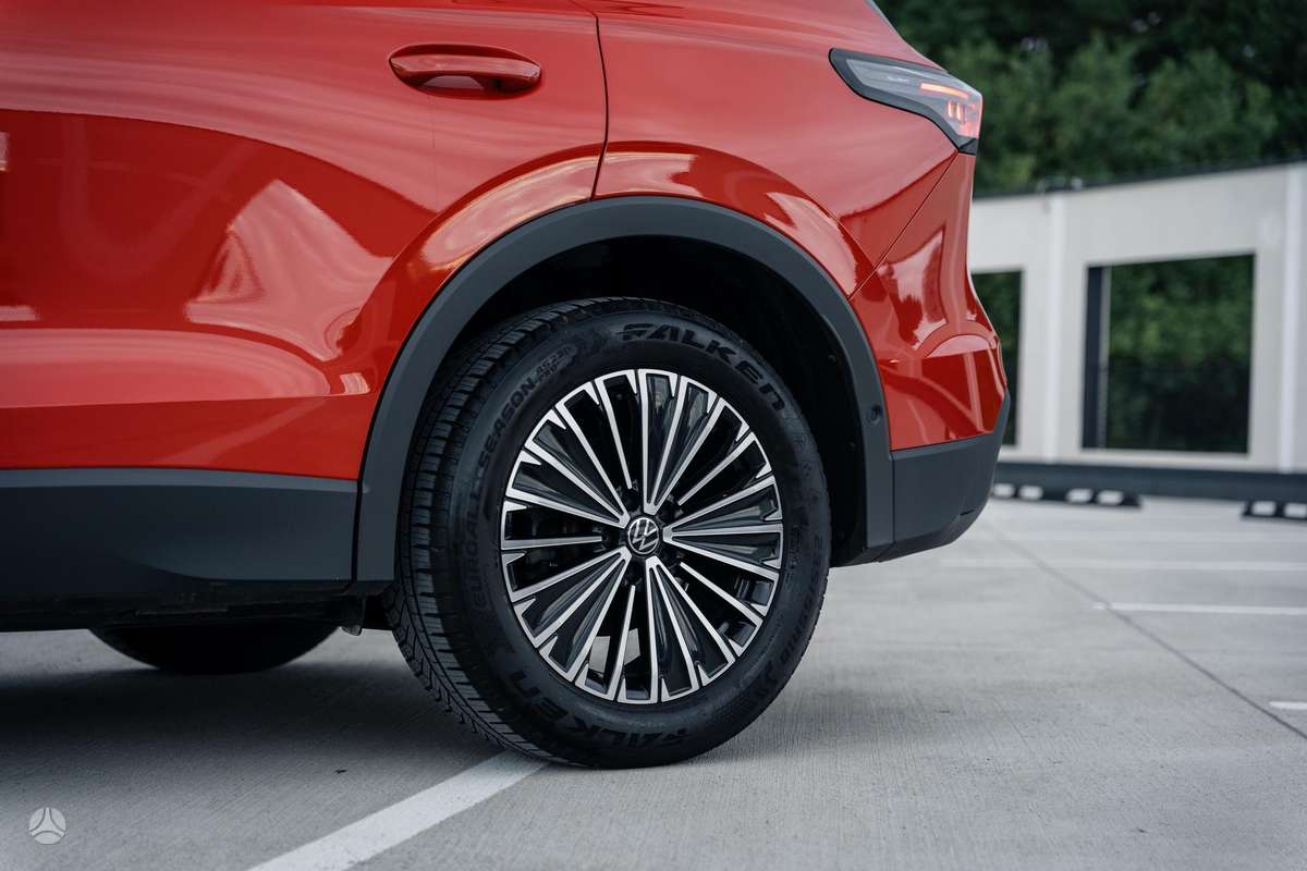 Volkswagen Tiguan - 12
