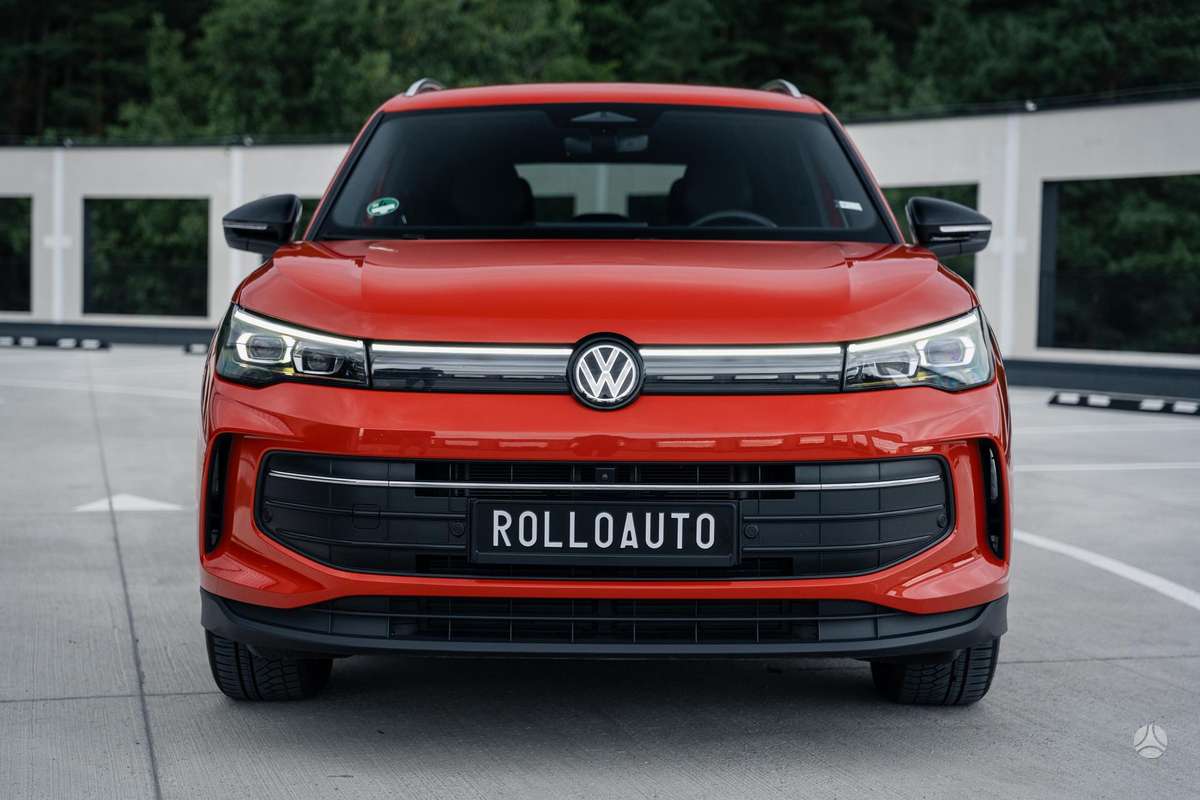 Volkswagen Tiguan - 1