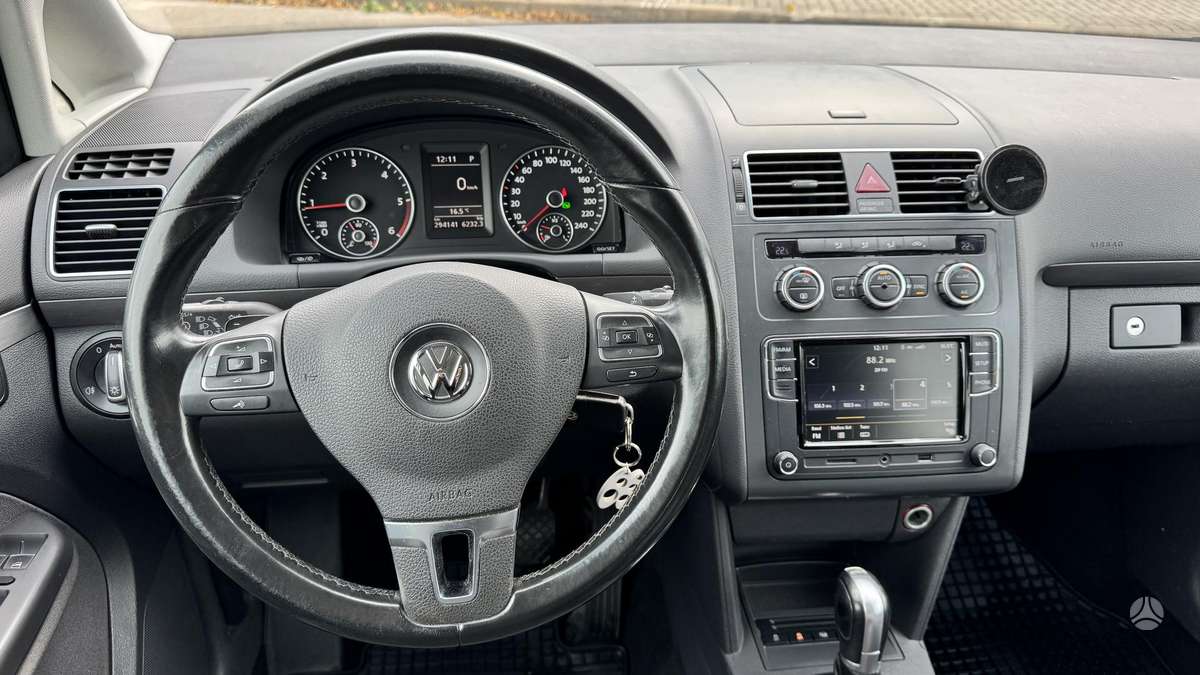 Volkswagen Touran - 6