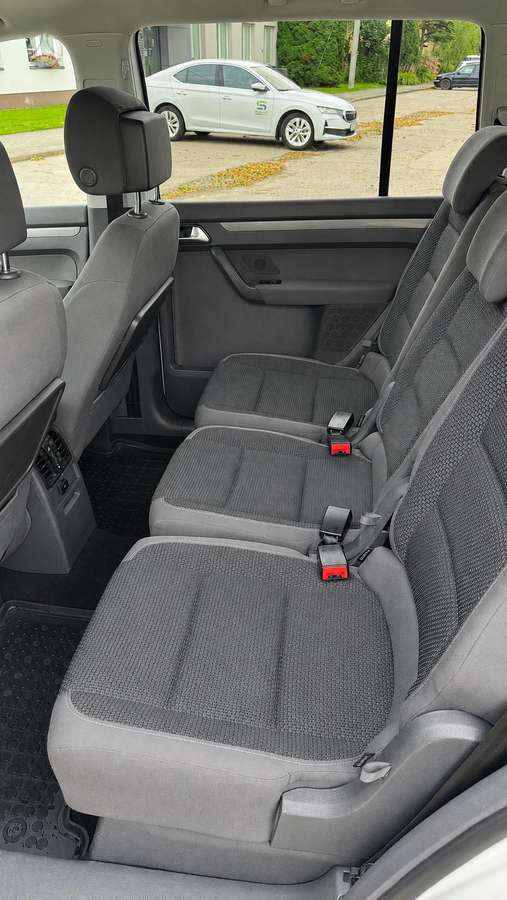 Volkswagen Touran - 9