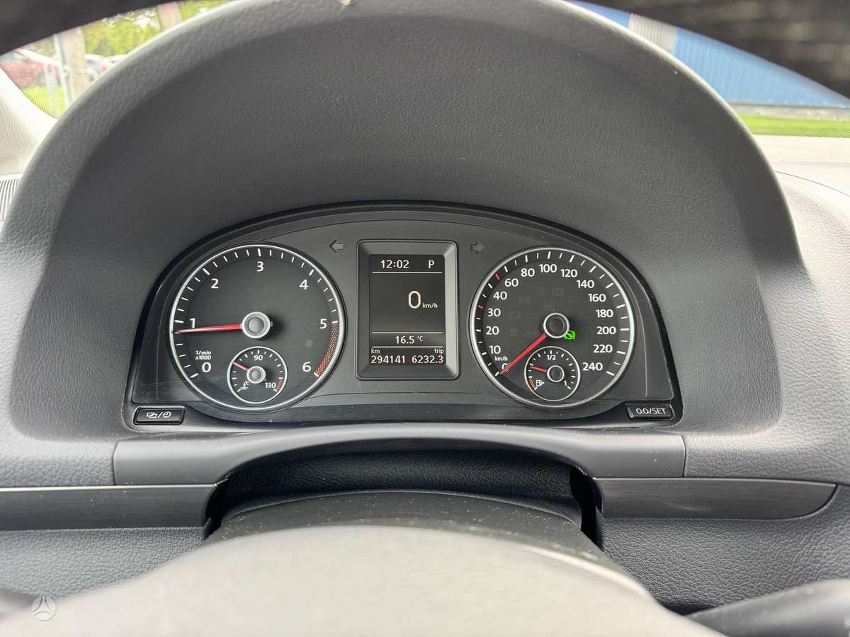 Volkswagen Touran - 11
