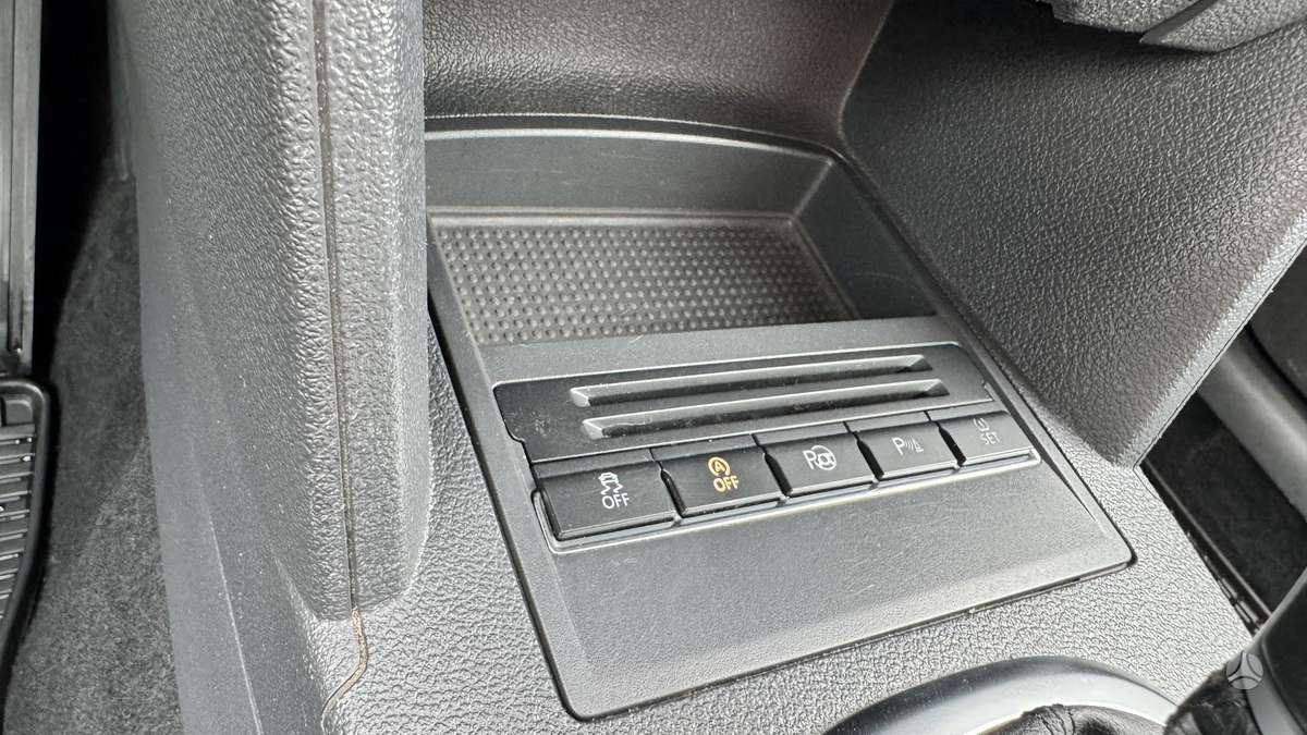 Volkswagen Touran - 12