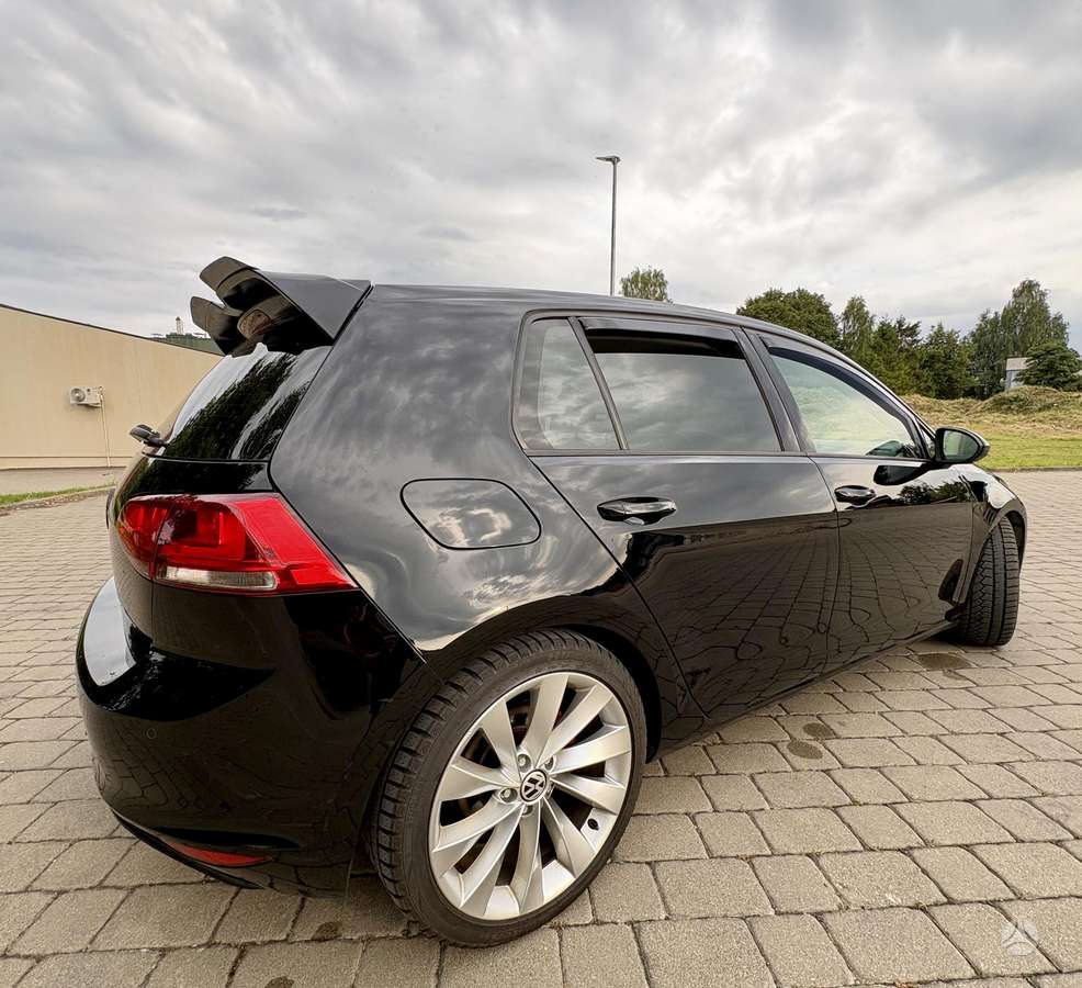 Volkswagen Golf - 5